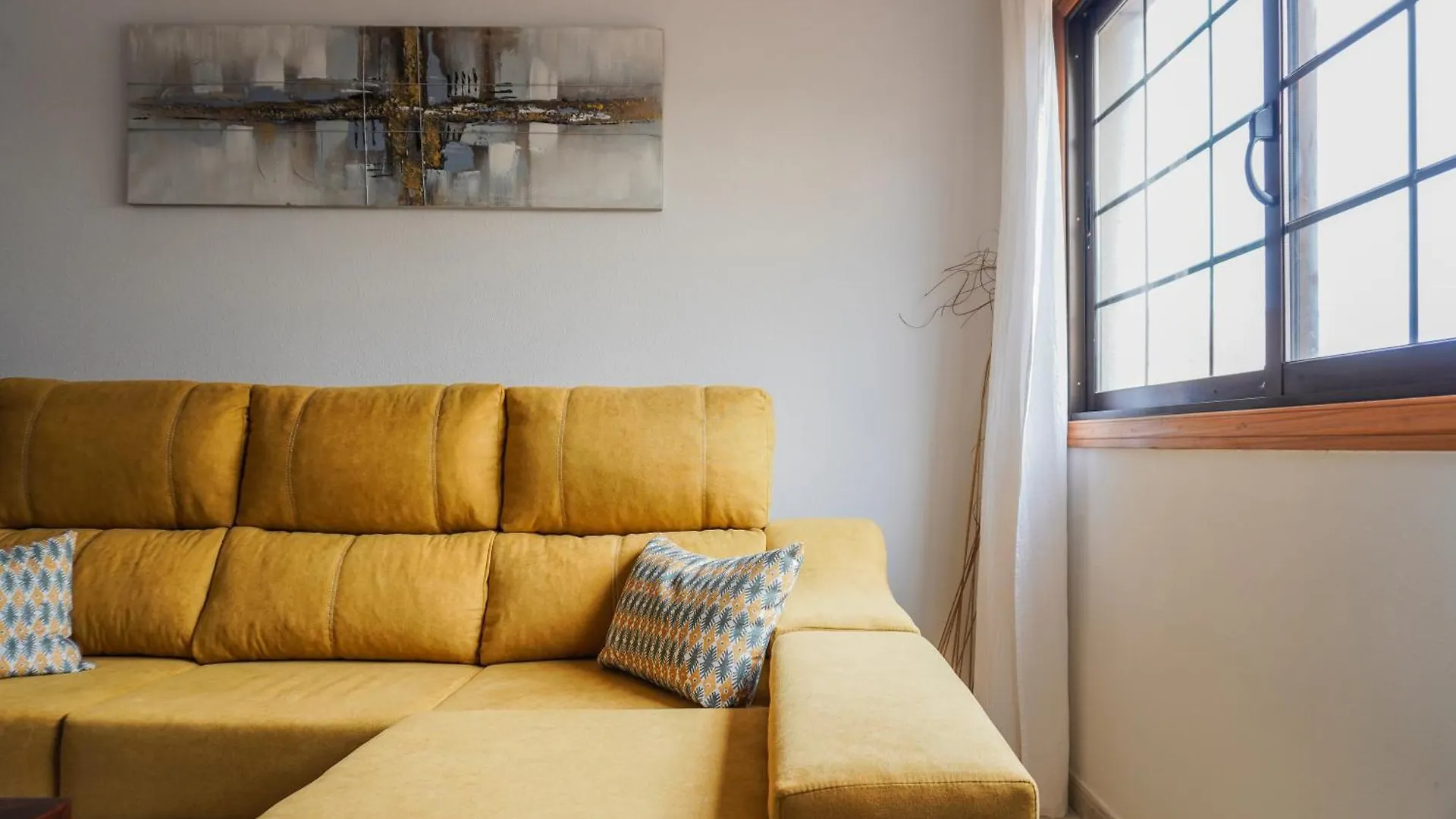 Bright House With Working Space El Medano