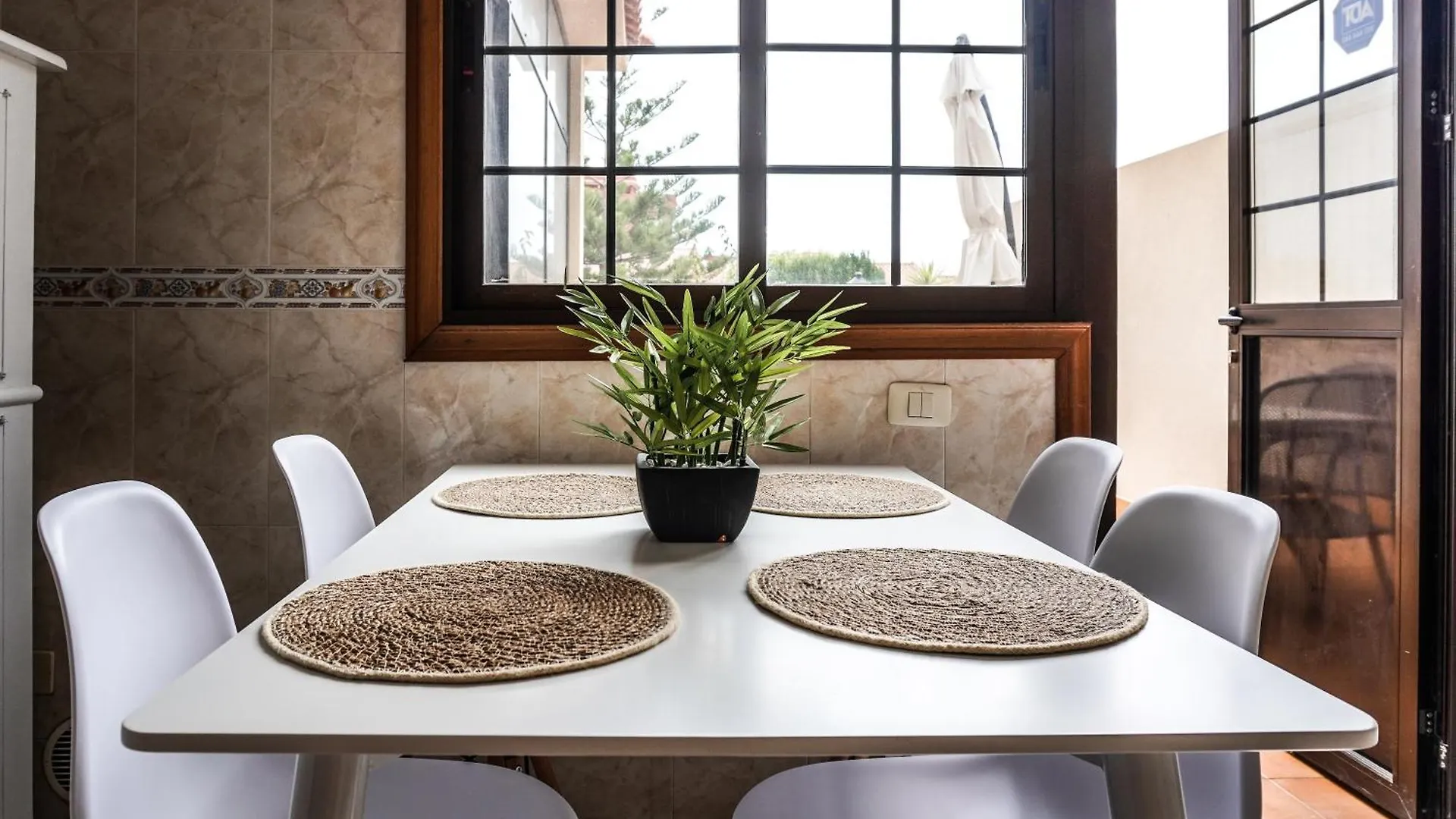 Apartment Bright House With Working Space El Medano