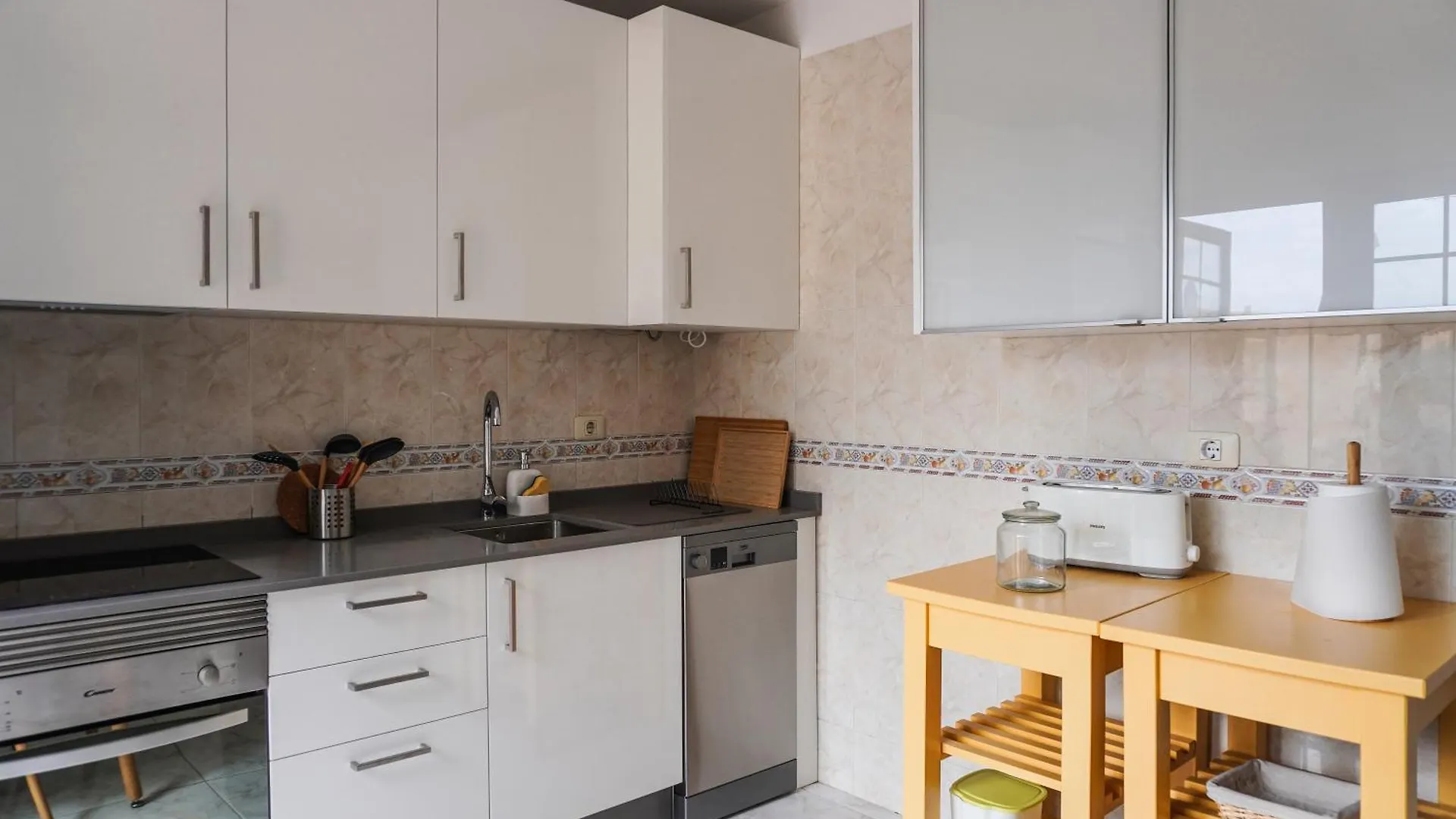 Apartment Bright House With Working Space El Medano