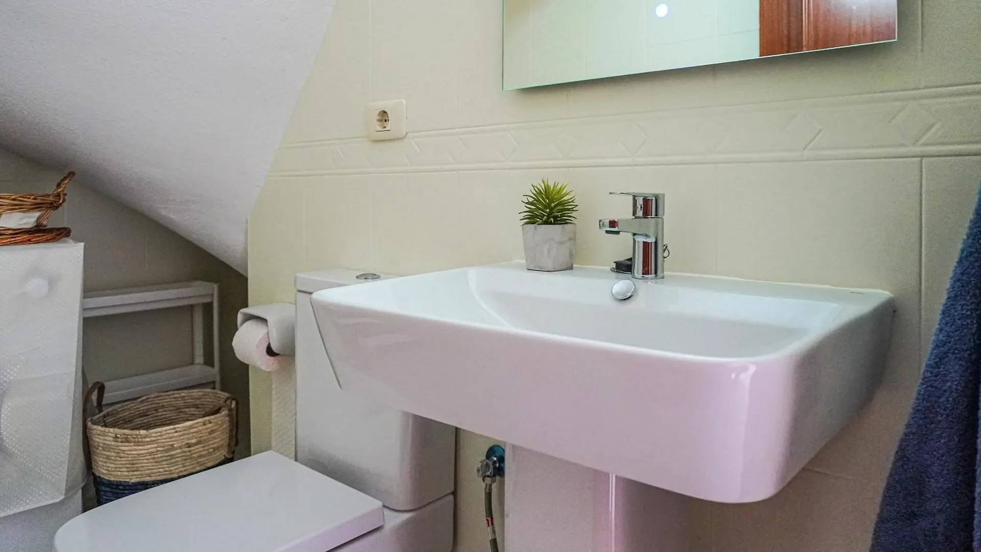 Apartment Bright House With Working Space El Medano